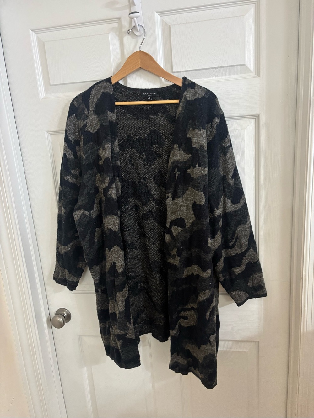 I.N. Studio Black and Gray Camouflage Open-Front Cardigan